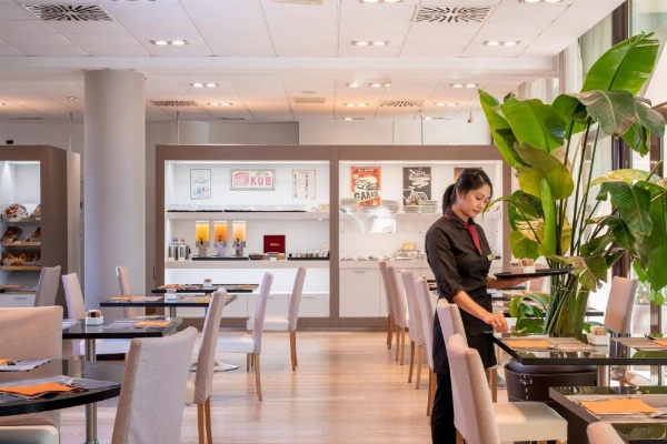 Aemilia Hotel Bologna image 16